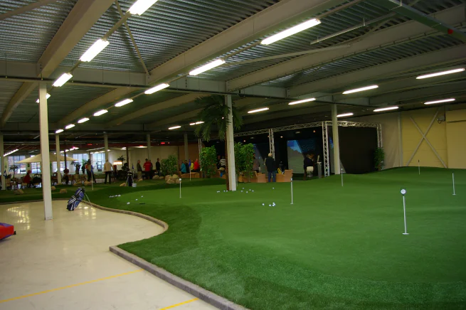 Flagstaff Indoor putting green in open commercial space